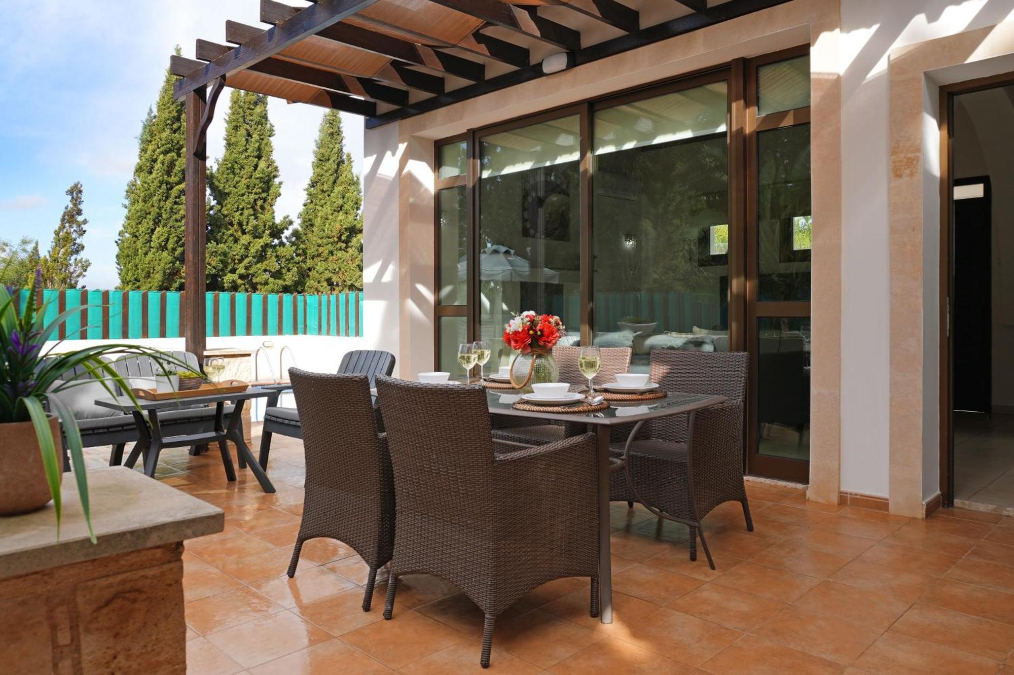 Anthia - 2bed With Large Pool